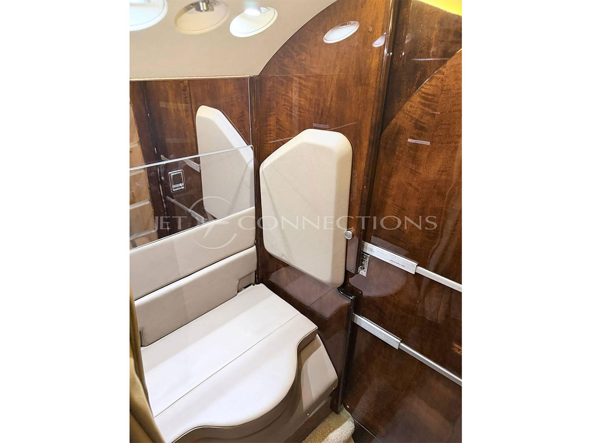 jet_connections_n800uw_hawker800xp_7_december_2_2025